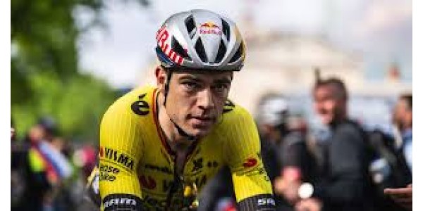 Wout van Aert triomphe à Paris-Roubaix